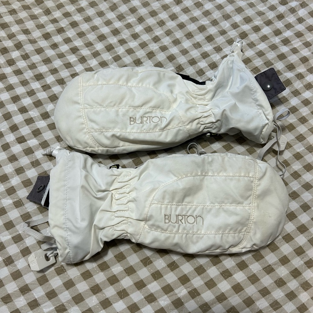 Women’s Burton mittens with fleece lining